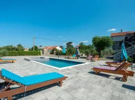 Apartmant Franica with heated pool and jacuzzi