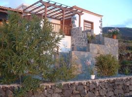 House the Viñas 2 With views of the sea, the mountains and the volcanoes, villa in Fuencaliente de la Palma