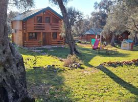 Olive & sea, Luxury two bedrooms cabin for 8, planinska kuća u Ulcinju