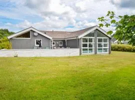 Cozy Home In Ebeltoft With Sauna