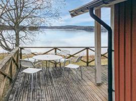 Stunning Home In Ludvika With Lake View, hytte i Ludvika