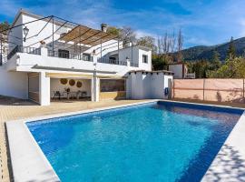 Amazing Home In Bedmar With Outdoor Swimming Pool, Wifi And 3 Bedrooms, hotell i Bedmar