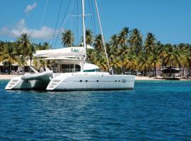 Catamaran TAO, allotjament en vaixell a Sainte-Anne