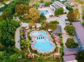 Floating Sanctuary Resort powered by Cocotel, hotel v destinaci Bulacan