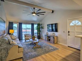 Cozy-Chic Condo Walk to Beach and Park!, apartment in Dana Point
