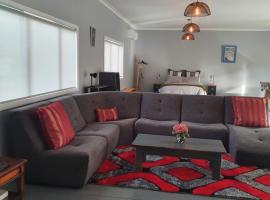 The Red Shed, B&B in Matamata