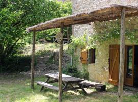 Maison de Vignes de Tournemire, hotel sa parkingom u gradu Tournemire