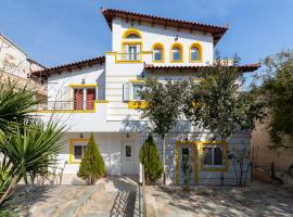 Golden Seaside House number 2, villa en Eantio