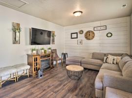 Woods Cross Vacation Rental with Hot Tub!、Woods Crossのホテル
