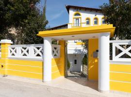 Golden Seaside House number 1, villa en Eantio