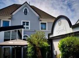 Boutique Hotel Villa Sarah、デュッセルドルフにあるデュッセルドルフ国際空港 - DUSの周辺ホテル
