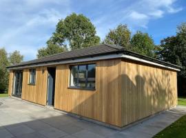 Cedar Garden Cottage, hotel v destinaci East Chinnock