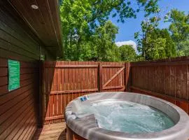 Bluebell Lodge 3 with Hot Tub
