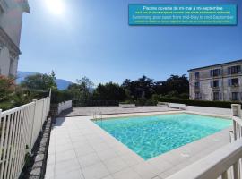 Grand studio 38m2 dans ancien palace avec piscine et place de parking privée, appartement à Aix-les-Bains