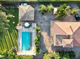 카니카티에 위치한 주차 가능한 호텔 Villa Laoconte piscina, jacuzzi e biliardo