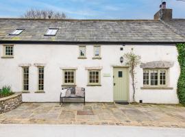 Ivy Cottage with Hot tub!, hotel di Silverdale