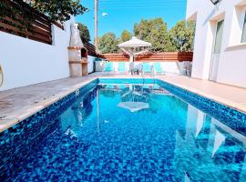 Villa Alkioni 31, hotel com piscina em Paralimni