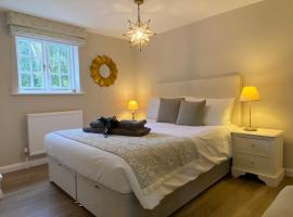 Charming 1 Bedroom Cottage Style Maisonette by HP Accommodation, hotel with parking in Milton Keynes
