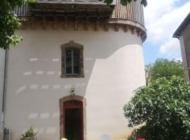 chateau d'eau logement insolite, Hotel in Tournemire