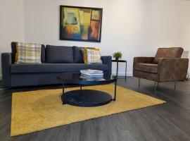 Viesnīca Spacious London apartment 5 min walk to Leytonstone Underground Station and 5 stops to zone 1 Londonā, netālu no apskates objekta Wanstead Golf Club