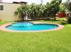 Casa Palmera con Aire acondicionado Alberca Wifi cocina y TV