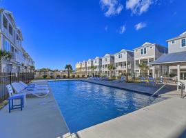 Gorgeous Emerald Isle Getaway Walk to Beach!, apartment in Emerald Isle