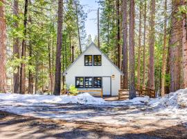 California Cabin Rental - Hike, Ski, Boat!, жилье для отдыха в городе Long Barn
