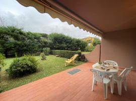 Relax in Piscina - Free Parking e ampio Giardino, hotell med pool i Loano