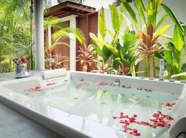 Golf view Villa with Jacuzzi- By AppartAli, biệt thự ở Bouskoura