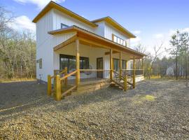 Glamping Creekside, apartment in Broken Bow