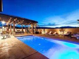 Paradise Village 107 Private Pool, Hot Tub, Pickle-ball, Basketball, Futsal Court, and Game Room