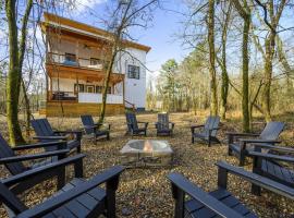 Glamping Creekside, apartment in Broken Bow