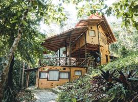 Chirapa Manta Amazon Lodge, hotel en Lamas