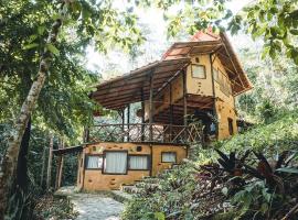 Chirapa Manta Amazon Lodge, cabin in Lamas