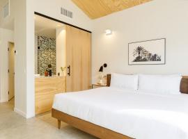 Blackhaus B10 by AvantStay Modern Room Pool โรงแรมใกล้สนามบินนานาชาติปาล์มสปริงส์ - PSPในปาล์มสปริงส์