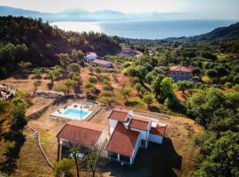 Gästehaus mit Pool mit atemberaubendem Blick über den Golf von Policastro und die Hügel von Scario: Bosco'da bir otel