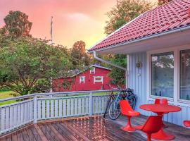 Nice Home In Hkerum With Sauna, hotel con estacionamiento en Hökerum