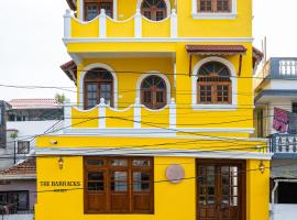 The Barracks Cochin, &kappa;&alpha;&tau;ά&lambda;&upsilon;&mu;&alpha; &mu;&epsilon; &kappa;&omicron;&upsilon;&zeta;ί&nu;&alpha; &sigma;&tau;&omicron; &Kappa;&omicron;&tau;&sigma;ί