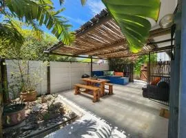 Spacious cottage near Bloubergstrand beach