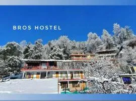 Bros Hostel & Yaara Cafe