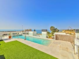 Oceanfront Duplex with a Rooftop Pool and Terrace، فندق في إل بويرتو دي سانتا ماريا