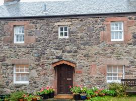 Willesdene Cottage, hotel with parking in Abernethy