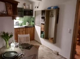 Monteur-Ferienwohnung OT Naundorf, apartamento em Naundorf