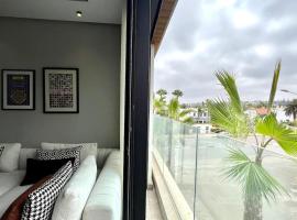 Deluxe Ocean Suite - By AppartAli, hotel with parking in Casablanca