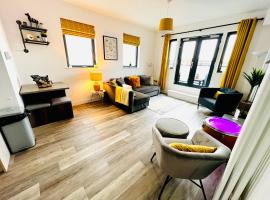 The Penthouse Margate, Balconies, Sea View, Gated Parking, Air Con!: Margate, Margate Station yakınında bir otel