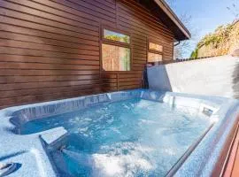 Bluebell Lodge 7 with Hot Tub