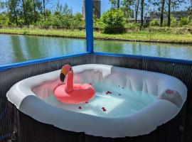 Naktsmītne uz ūdens Cottage flottant jacuzzi privé en option gamme supérieure pilsētā Saint-Jean-de-Losne