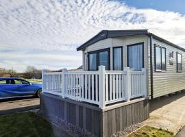 Perran Heights Holiday Park, glamping site in Perranzabuloe