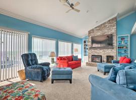 Lakefront Livingston Home with Grill and Views!, ξενοδοχείο σε Blanchard