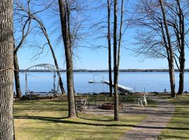 Hayward Cabin on Lac Courte Oreilles!、ヘイワードのバケーションレンタル